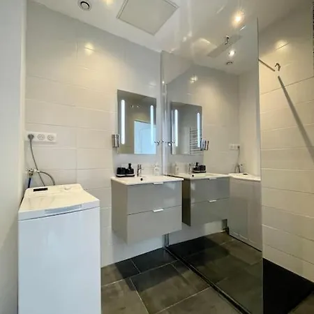 Joli T4 En Centre Historique Апартаменты